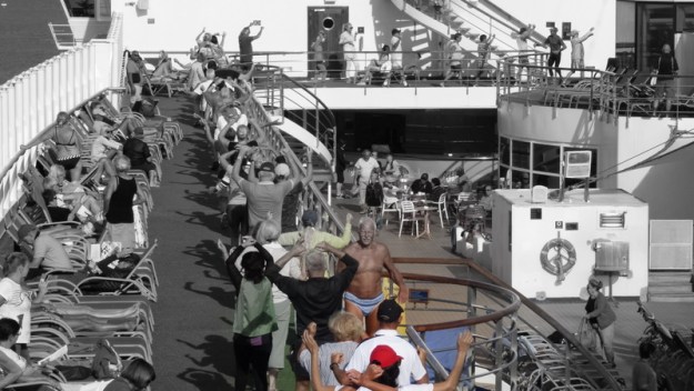 P1160659 Long line of walkers